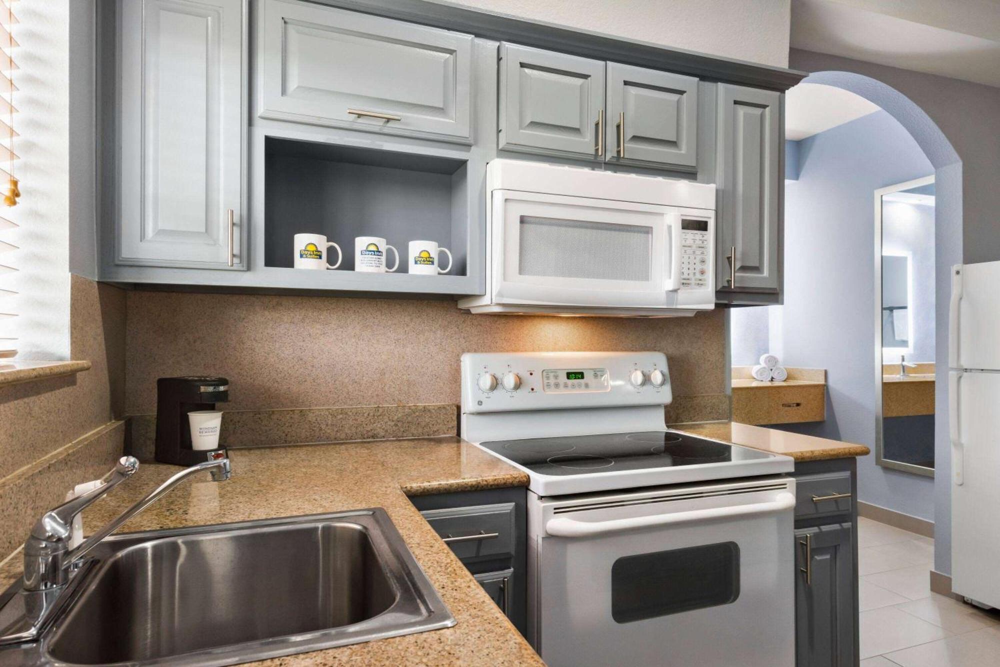 Days Inn & Suites By Wyndham Houston Hobby Airport Zewnętrze zdjęcie